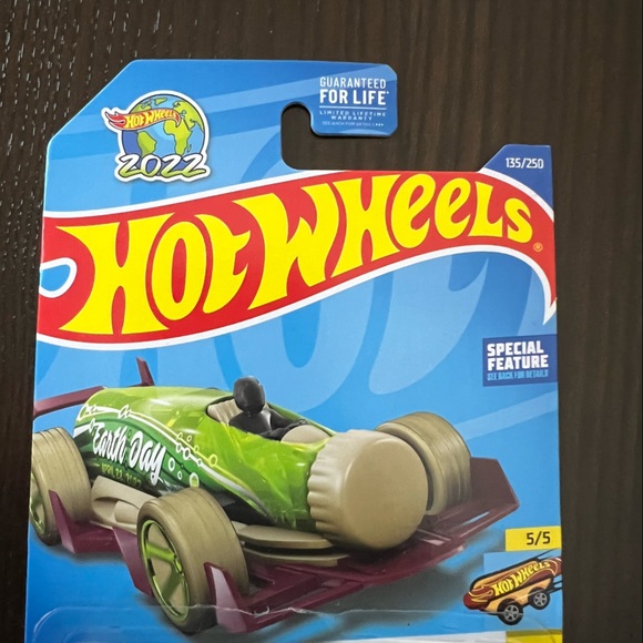 Hot Wheels #135 Fast Foodie #5  Green Carbonator EARTH DAY Bottle shaped Car - Picture 4 of 4